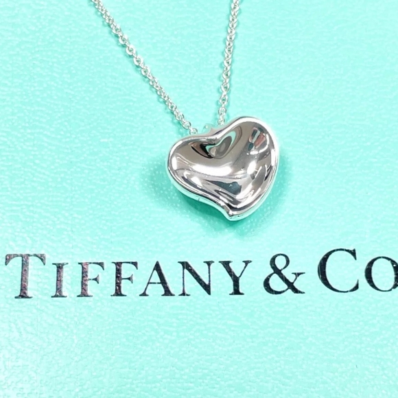 TIFFANY& Co. Necklace Full heart Elsa Peretti